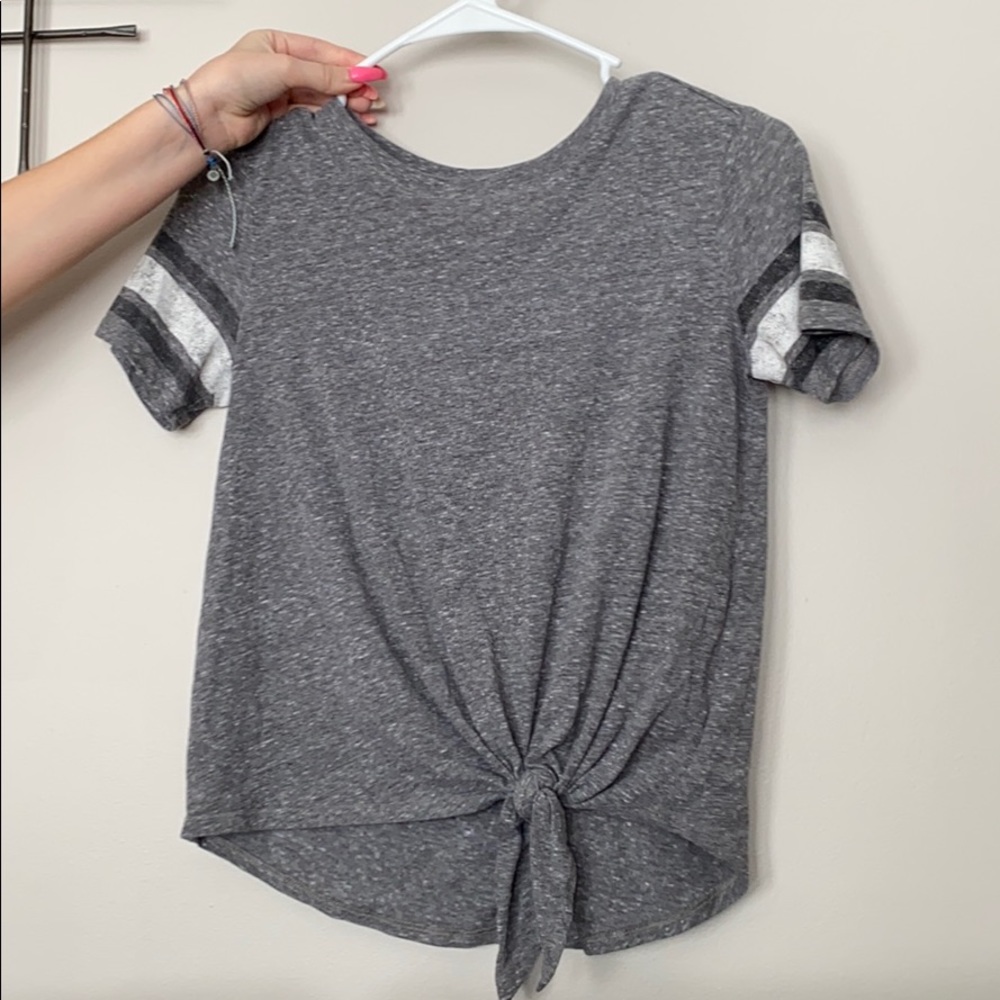 Knot tee